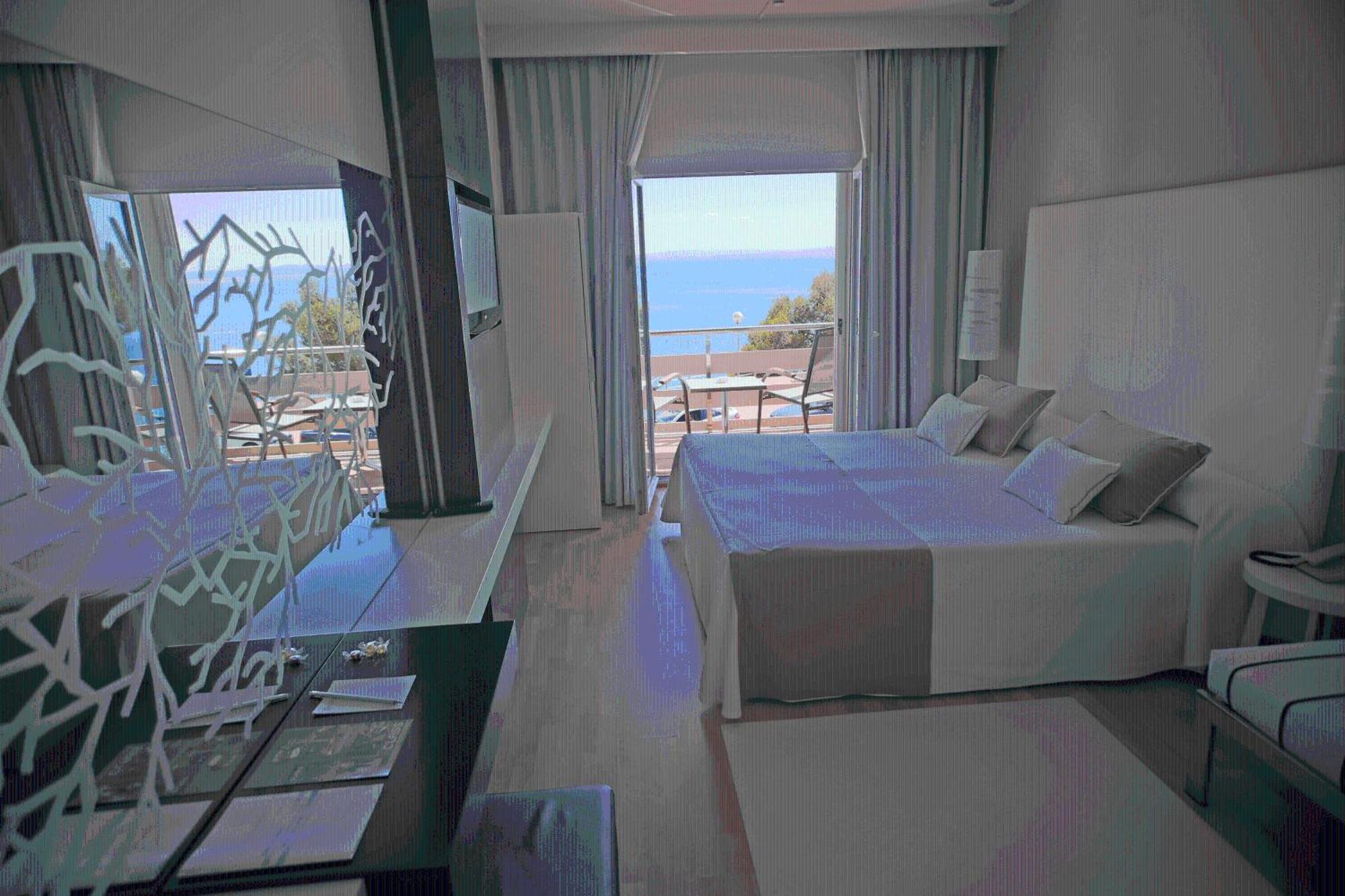Camera Tripla con Vista Mare (2 Adulti + 1 Bambino)